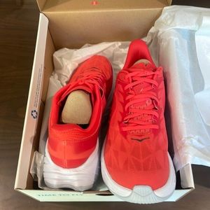 Hoka Carbon X2. 13 D.
New in box